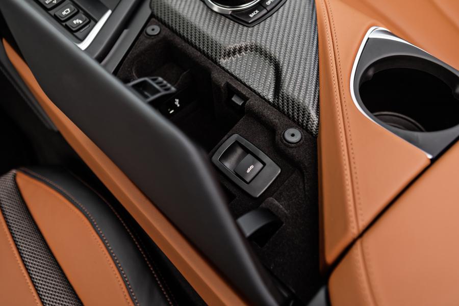 Детали интерьера BMW i8 Roadster (I15) 2018 года  (WW) (фото 94 из 198)